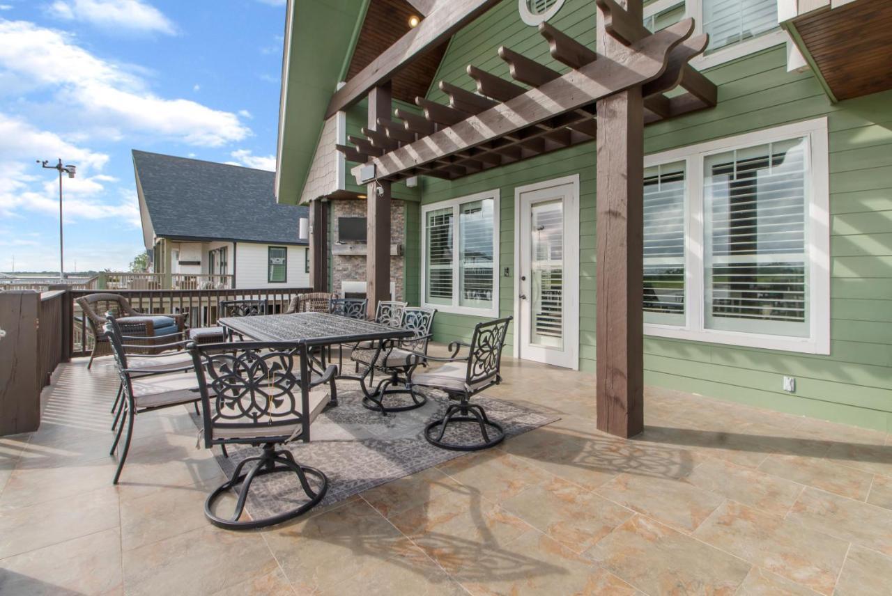 Luxury Waterfront Home Family And Pet Friendly Near Surfside Beach 11 Mins Freeport Zewnętrze zdjęcie