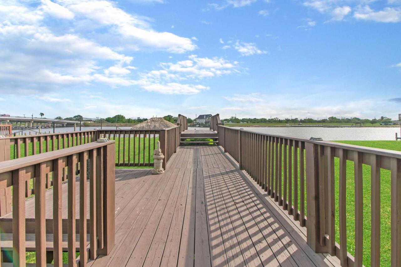 Luxury Waterfront Home Family And Pet Friendly Near Surfside Beach 11 Mins Freeport Zewnętrze zdjęcie