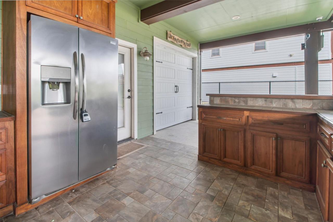 Luxury Waterfront Home Family And Pet Friendly Near Surfside Beach 11 Mins Freeport Zewnętrze zdjęcie