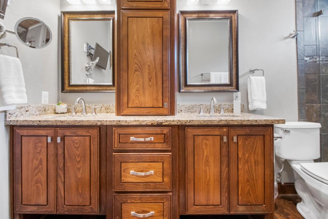 Luxury Waterfront Home Family And Pet Friendly Near Surfside Beach 11 Mins Freeport Zewnętrze zdjęcie