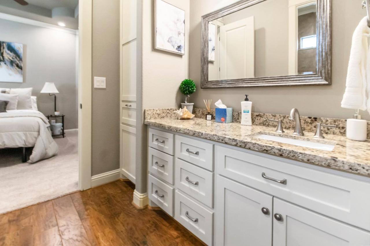 Luxury Waterfront Home Family And Pet Friendly Near Surfside Beach 11 Mins Freeport Zewnętrze zdjęcie