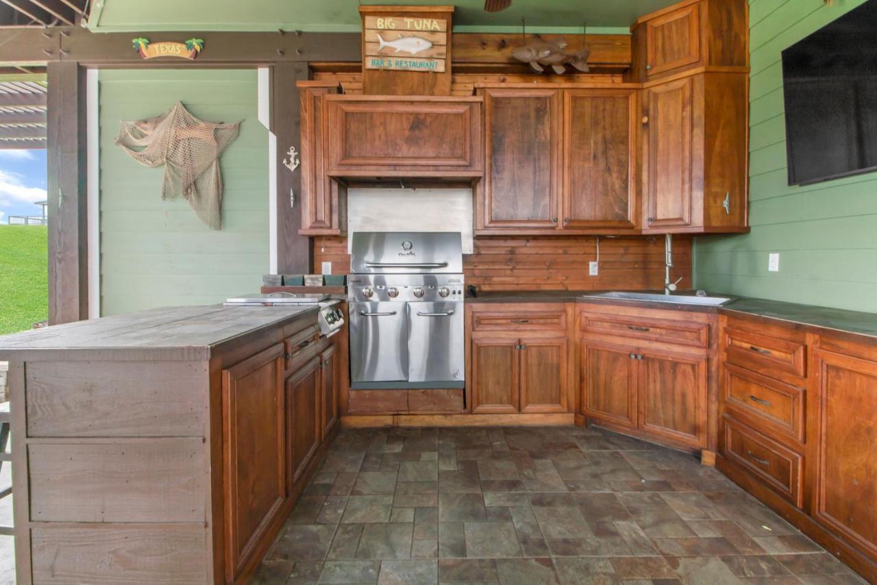 Luxury Waterfront Home Family And Pet Friendly Near Surfside Beach 11 Mins Freeport Zewnętrze zdjęcie