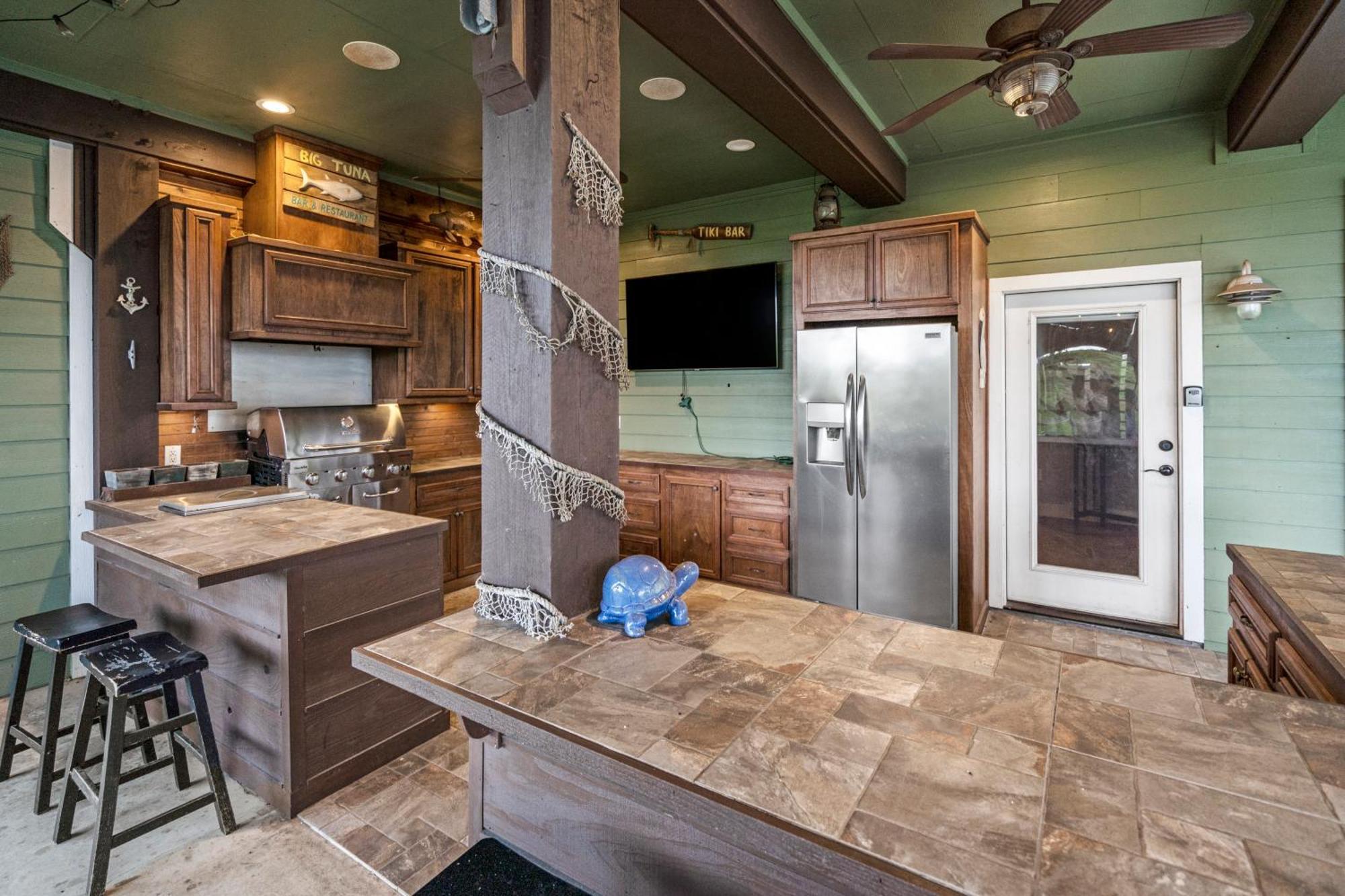 Luxury Waterfront Home Family And Pet Friendly Near Surfside Beach 11 Mins Freeport Zewnętrze zdjęcie