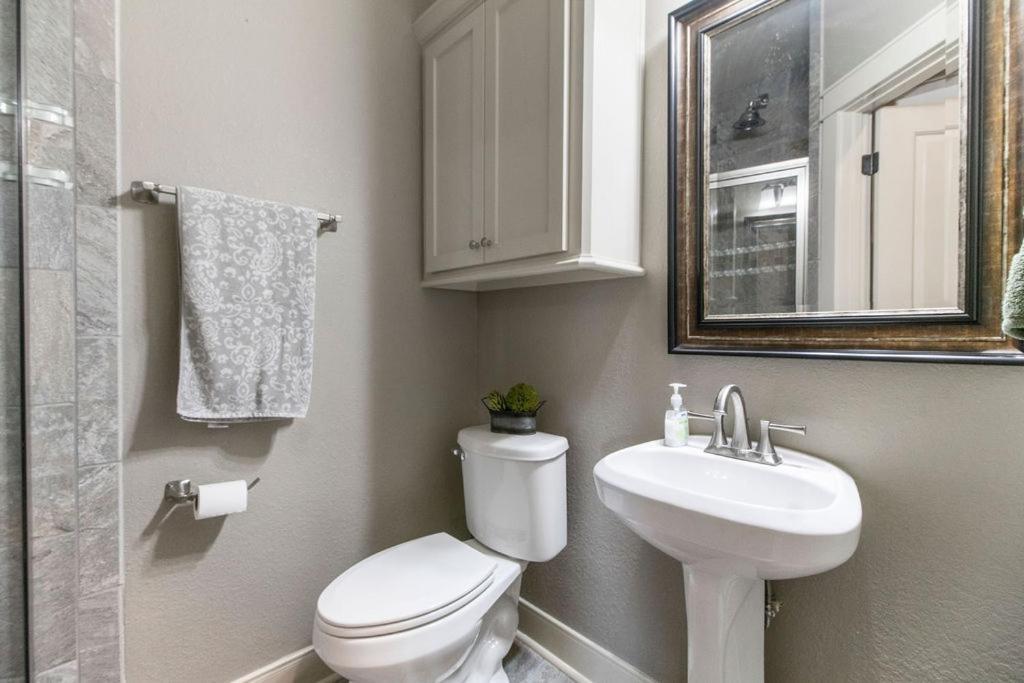 Luxury Waterfront Home Family And Pet Friendly Near Surfside Beach 11 Mins Freeport Zewnętrze zdjęcie