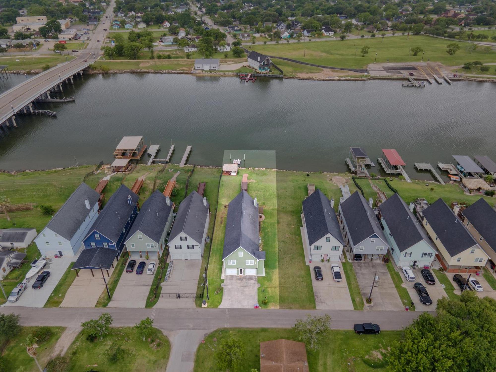 Luxury Waterfront Home Family And Pet Friendly Near Surfside Beach 11 Mins Freeport Zewnętrze zdjęcie