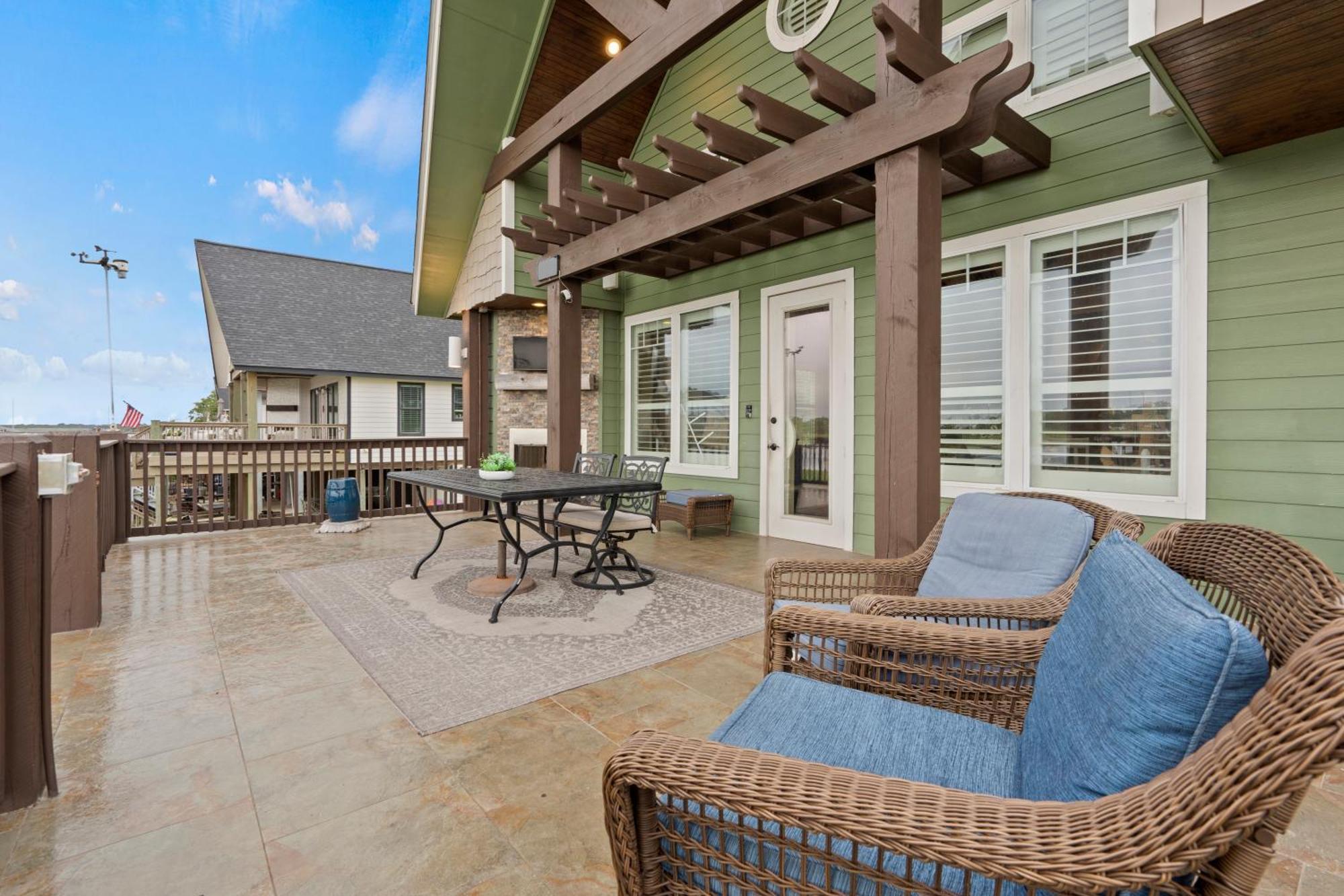 Luxury Waterfront Home Family And Pet Friendly Near Surfside Beach 11 Mins Freeport Zewnętrze zdjęcie