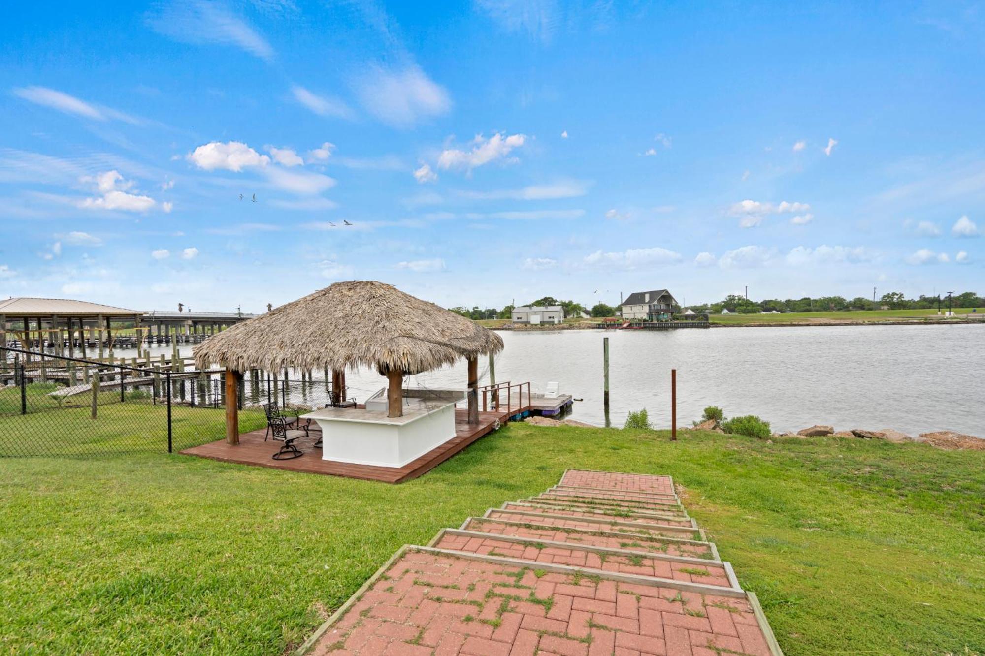 Luxury Waterfront Home Family And Pet Friendly Near Surfside Beach 11 Mins Freeport Zewnętrze zdjęcie