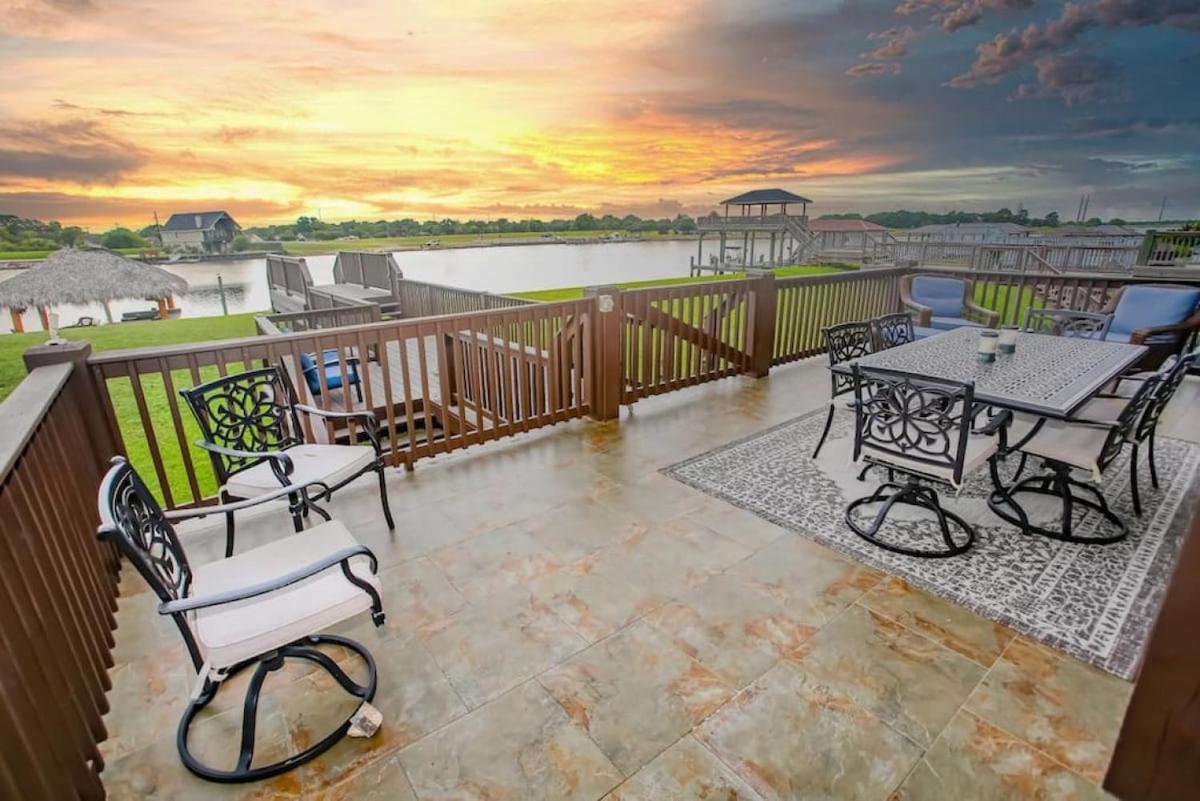 Luxury Waterfront Home Family And Pet Friendly Near Surfside Beach 11 Mins Freeport Zewnętrze zdjęcie